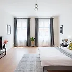 Unique Old Town 2Br Oasis With Sofa Bed