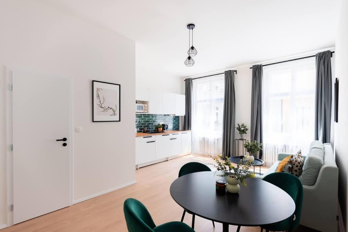 Appartamento Unique Old Town 2br Oasis With Sofa Bed *