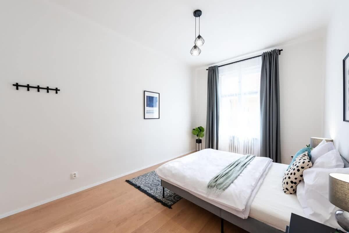 Appartamento Unique Old Town 2br Oasis With Sofa Bed *