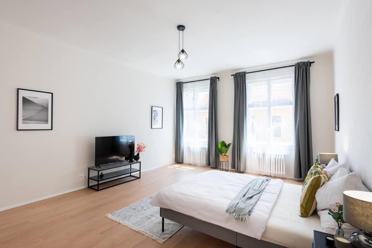 Appartamento Unique Old Town 2br Oasis With Sofa Bed Praga