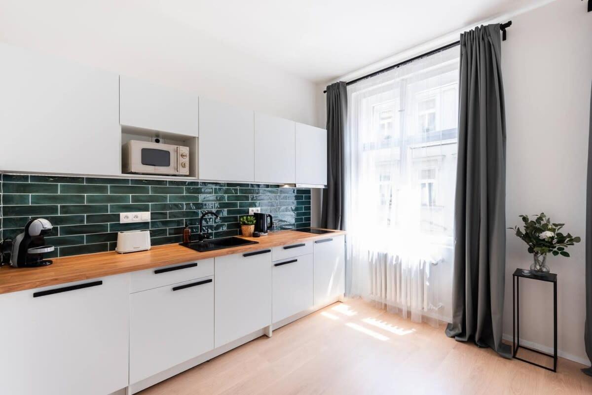 Unique Old Town 2br Oasis With Sofa Bed Appartamento