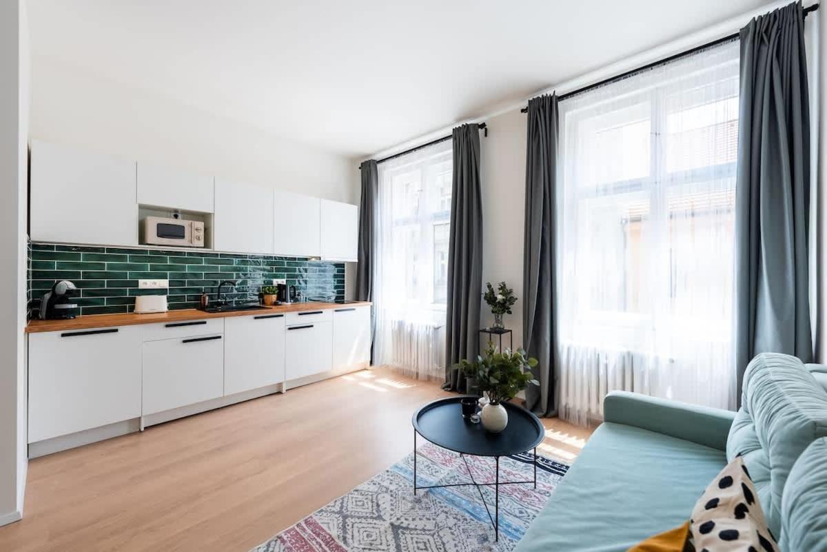 Unique Old Town 2br Oasis With Sofa Bed Appartamento *