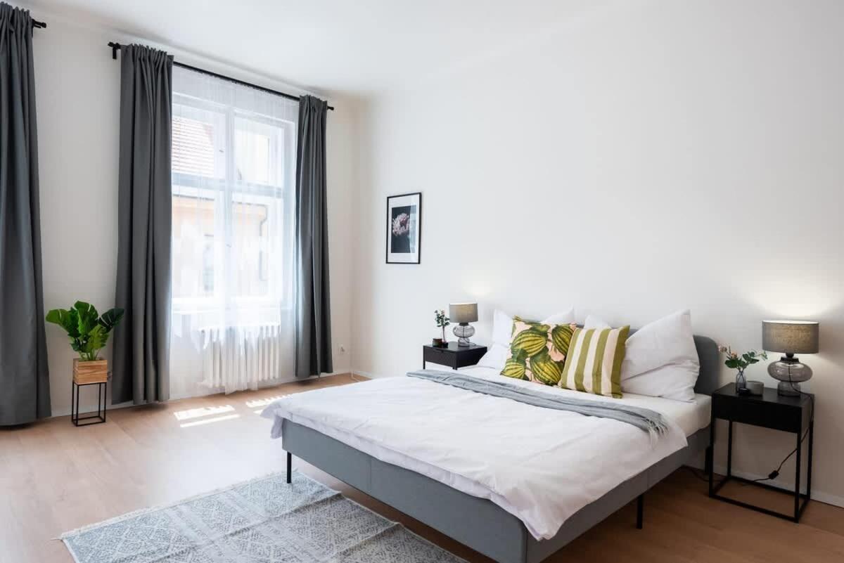 Appartamento Unique Old Town 2br Oasis With Sofa Bed Praga